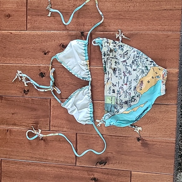 Bikini - Picture 2 of 4